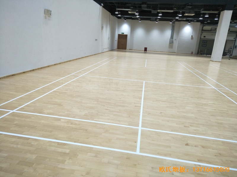 上海铺东宁桥路669号体育馆运动木地板安装案例